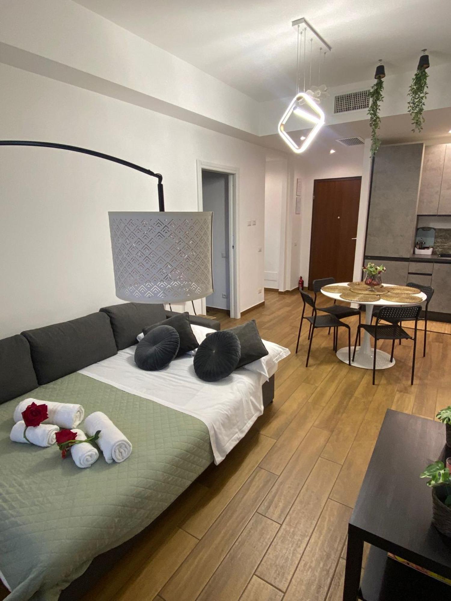Red Roses Domus Apartment Rome