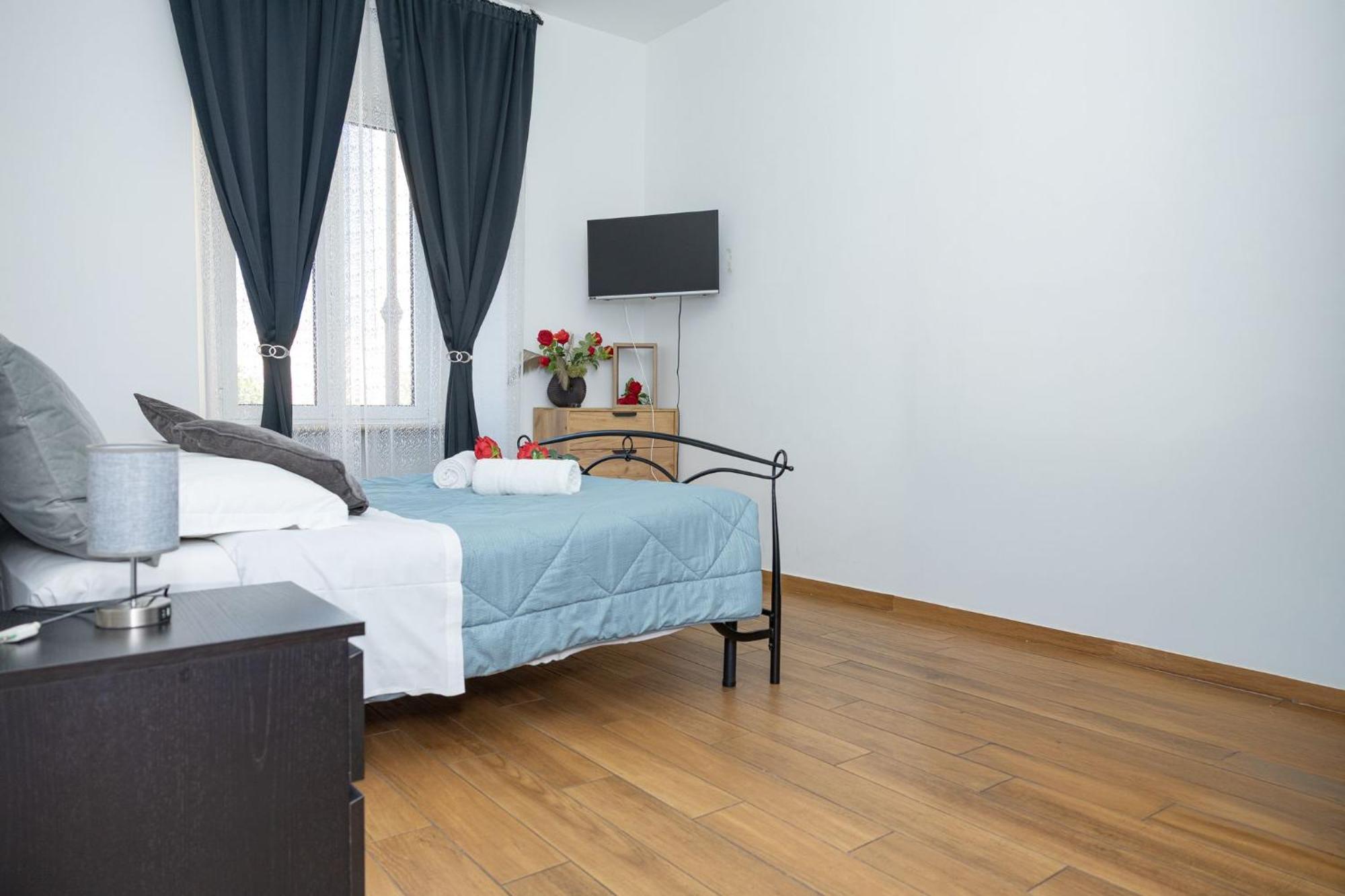 Apartment Red Roses Domus