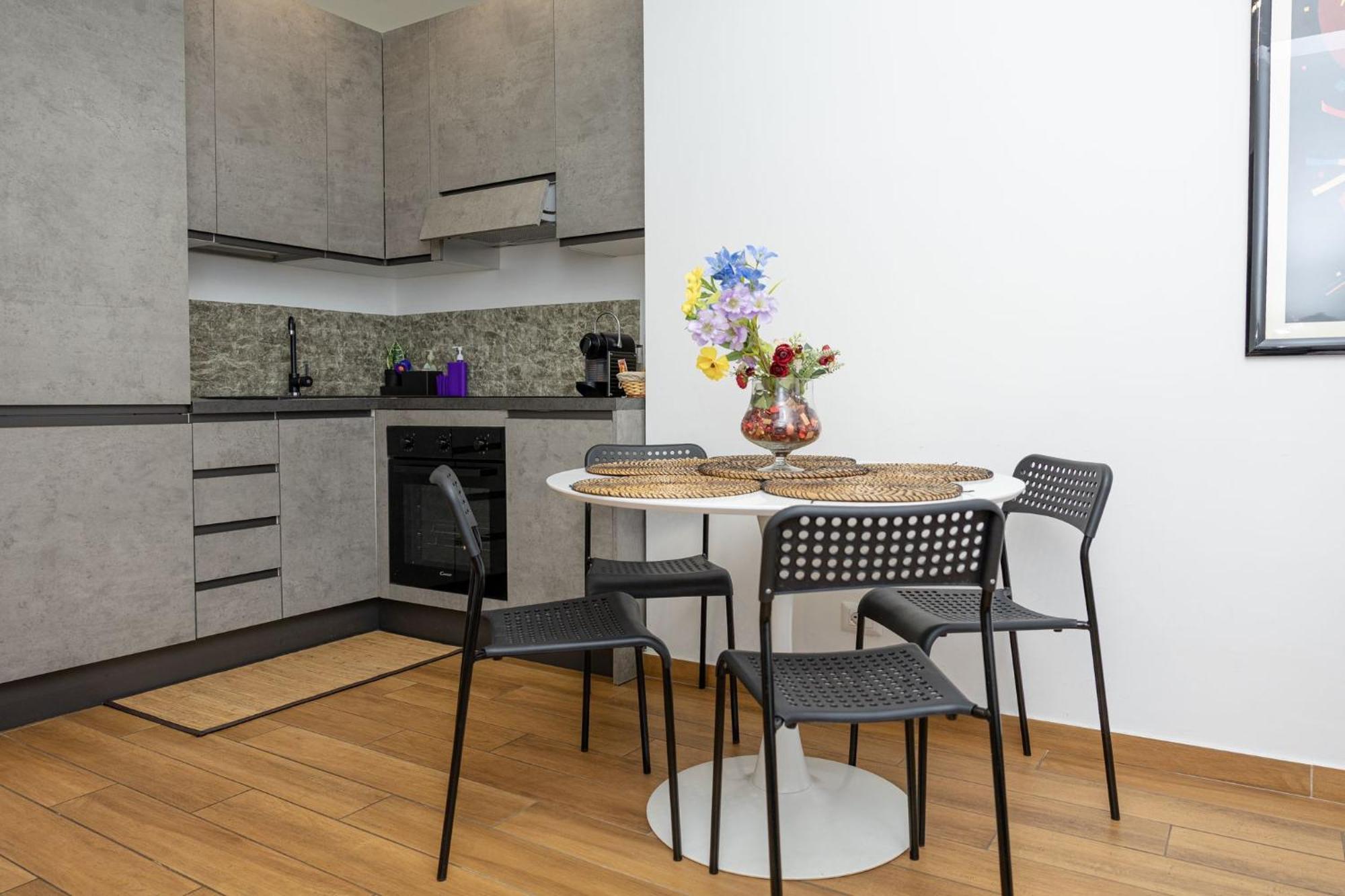 Red Roses Domus Apartment