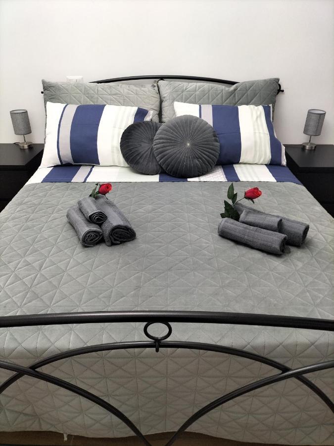 Red Roses Domus * Rom